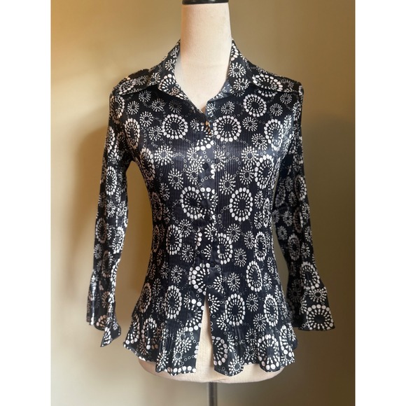 Violet Claire Black White boho Y2K Floral Pleated Bell Sleeve Button M Whimsi - Picture 2 of 5